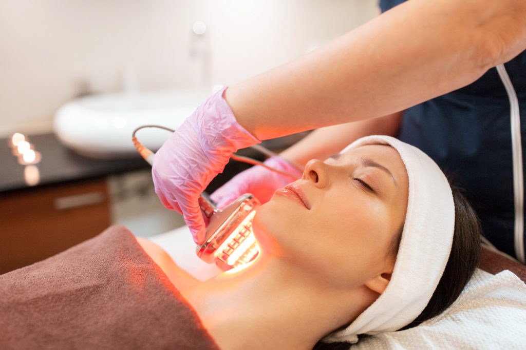 underkjole frø grus The Benefits of Adding LED Light Therapy to Your Skin Service | Soma  Medical Spa